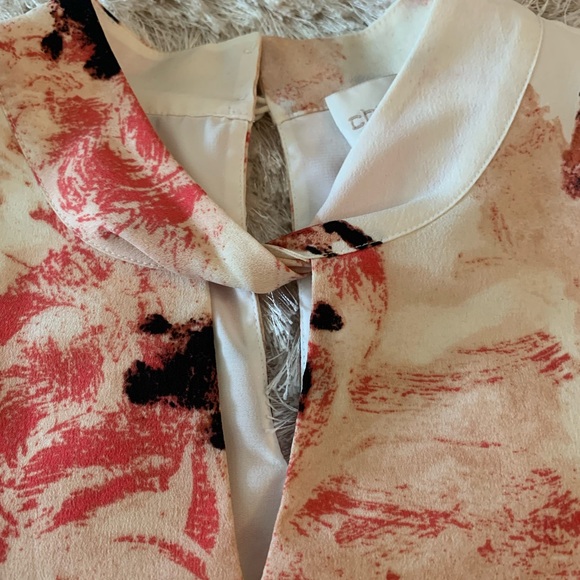 Chico’s, size 1 (8-10). Lovely top, ivory background, twist accent at neck. - Picture 3 of 9